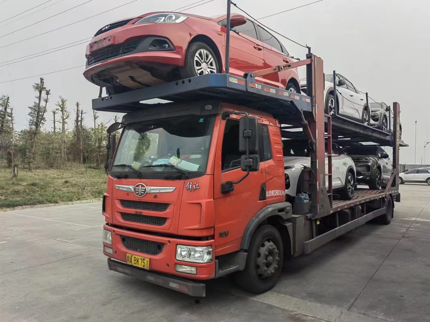 近日，新疆轎車運(yùn)輸安全問題備受關(guān)注，四川車主也開始密切關(guān)注這一話題。本文將就新疆轎車運(yùn)輸安全隱患進(jìn)行調(diào)查，分析四川車主關(guān)注度上升的原因。